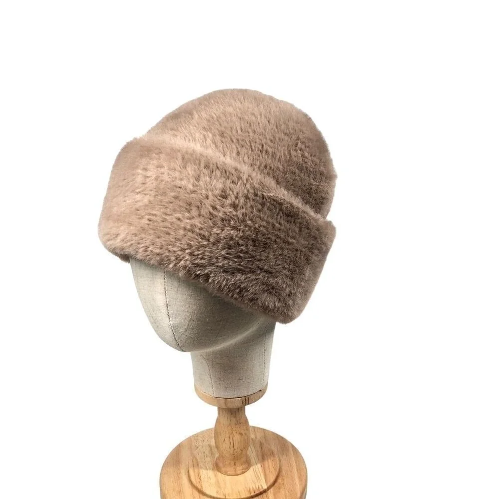 Olive & Pique‎ Beanie Toque Womens One Size Taupe Ultra Soft Fuzzy Hat Warm Ski